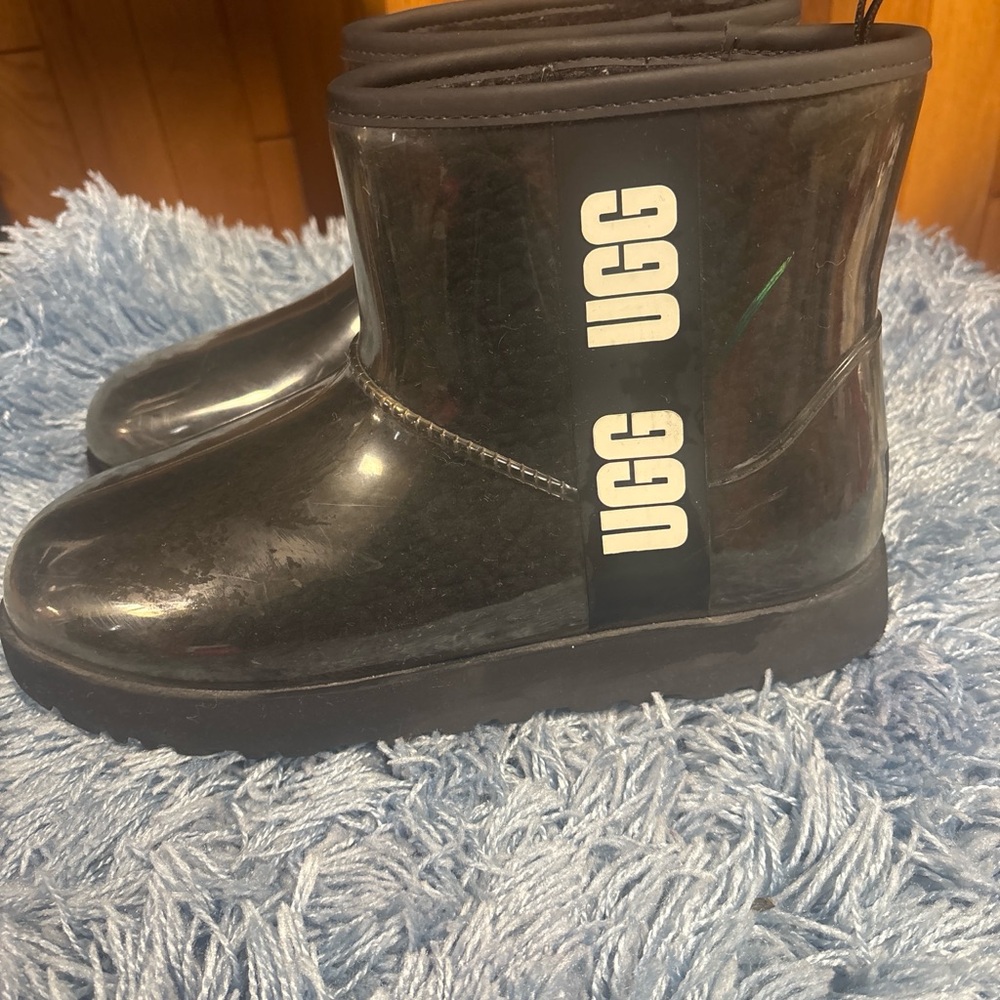 UGG Classic Clear Mini Boot in Black
